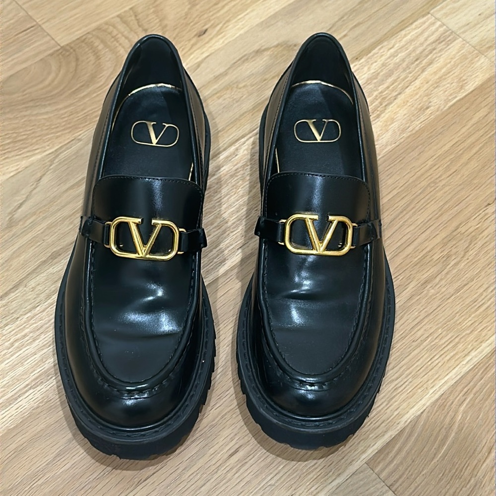 Valentino Garavani VLogo Medallion Leather Loafers Size 39.5 (9.5)